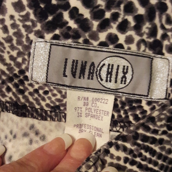 3 for $20. ADORABLE BOUTIQUE MINI SKIRT - Picture 2 of 4